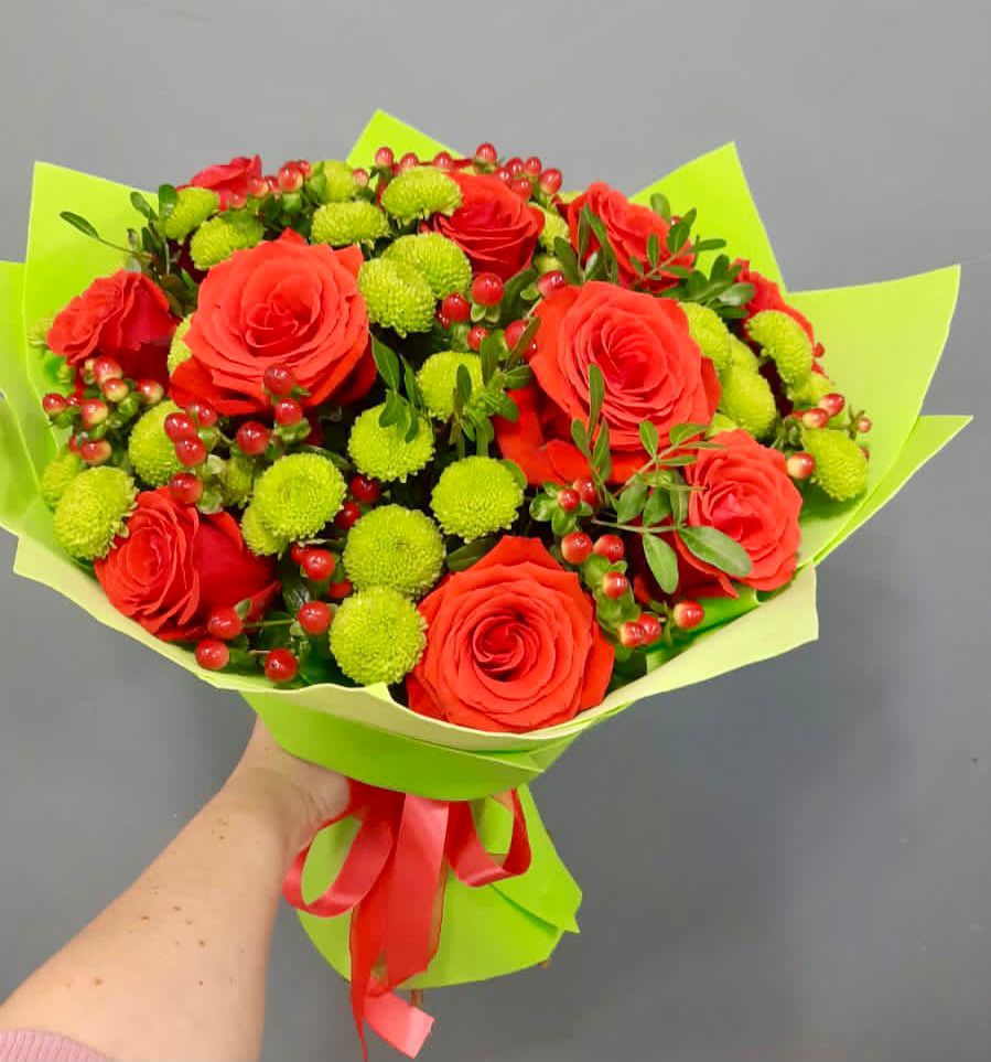 Букет цветов из: Хризантемы и Розы в Антипихе