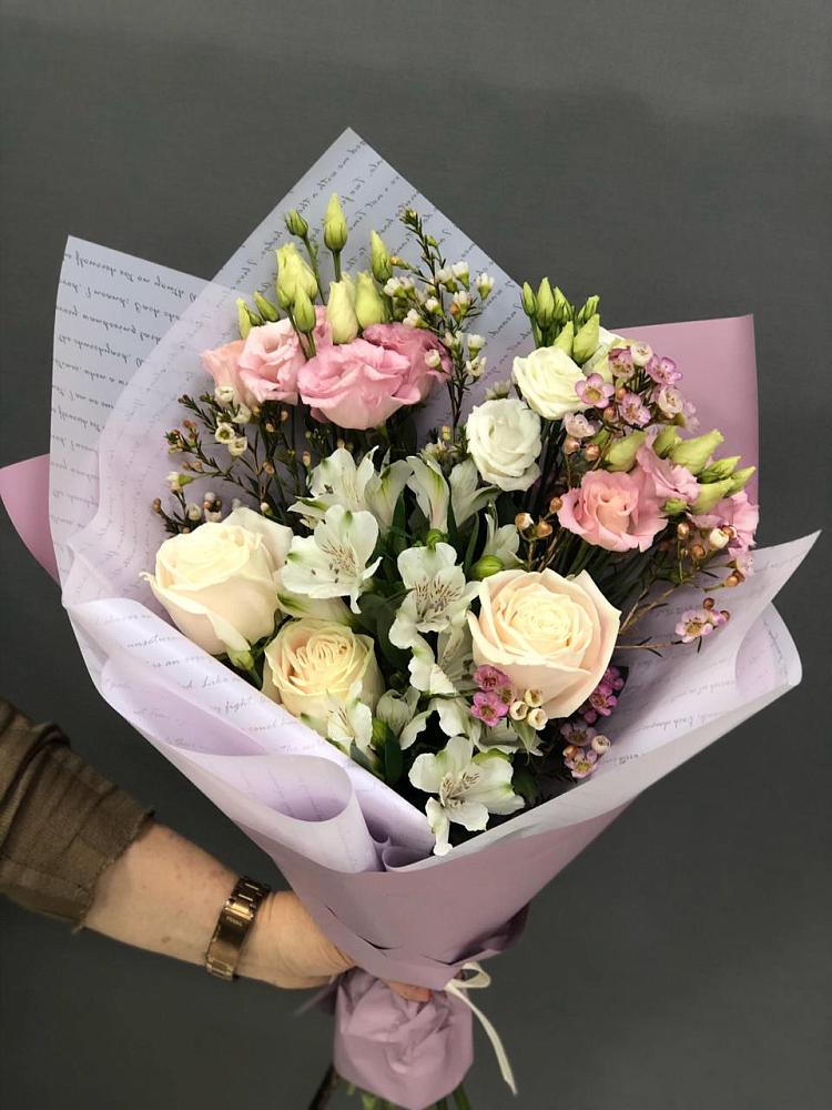 Букет цветов из: Альстромерии, Розы и Лизиантусы в Антипихе