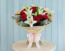 Букет цветов из:  Лилии и Розы в Антипихе