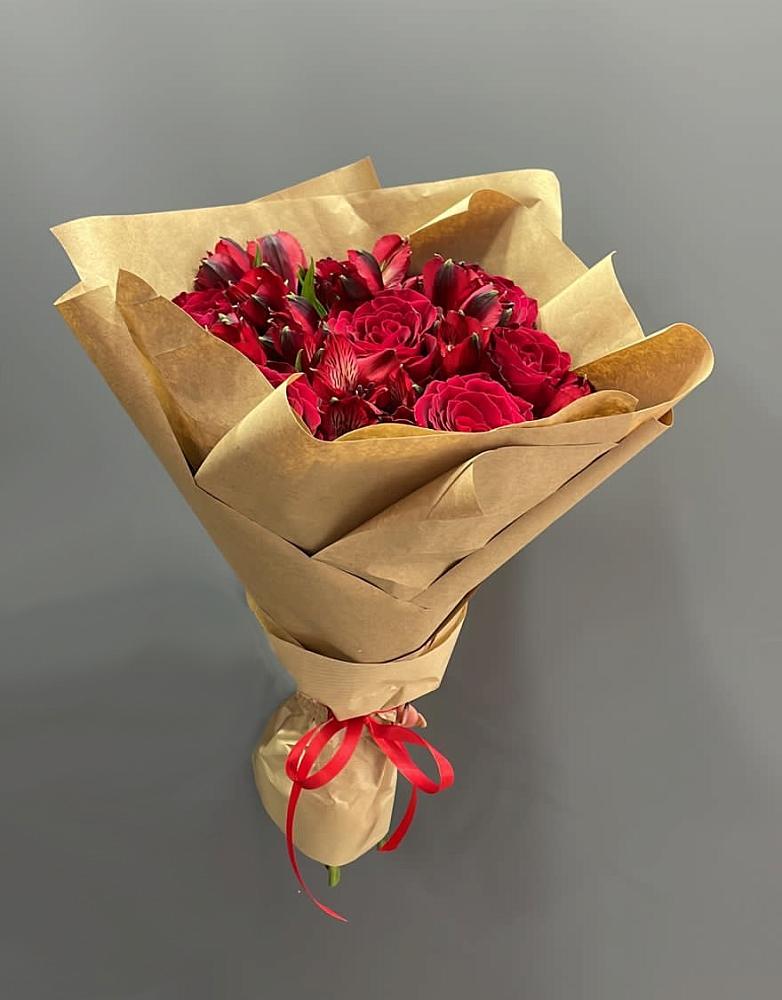 Букет цветов из: Альстромерии и Розы в Антипихе