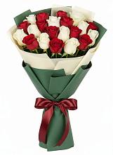 Букет Микс из красных и белых роз в Антипихе