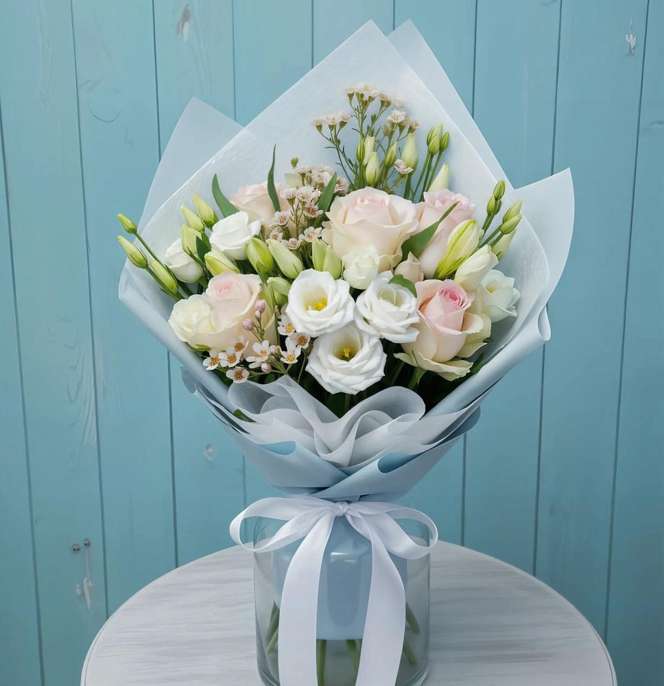 Букет цветов из: Розы и Лизиантусы в Антипихе