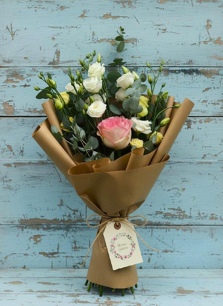 Букет цветов из: Розы и Лизиантусы в Антипихе