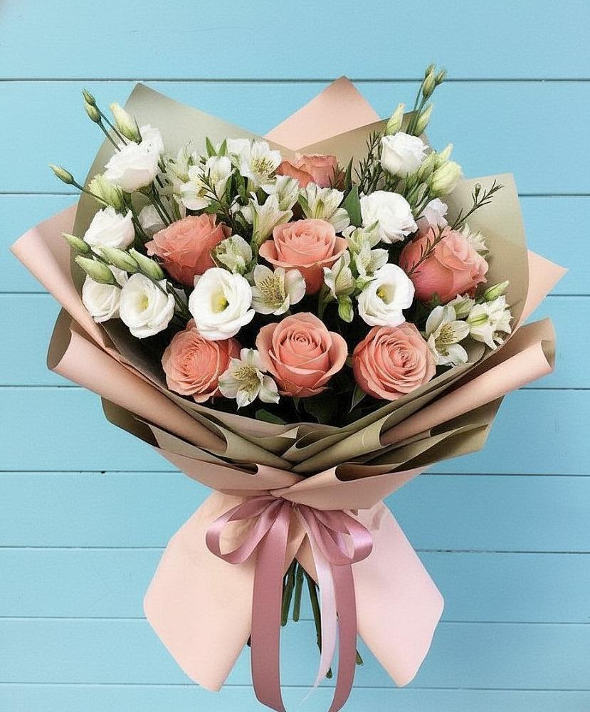 Букет цветов из: Розы, Альстромерии и Лизиантусы в Антипихе