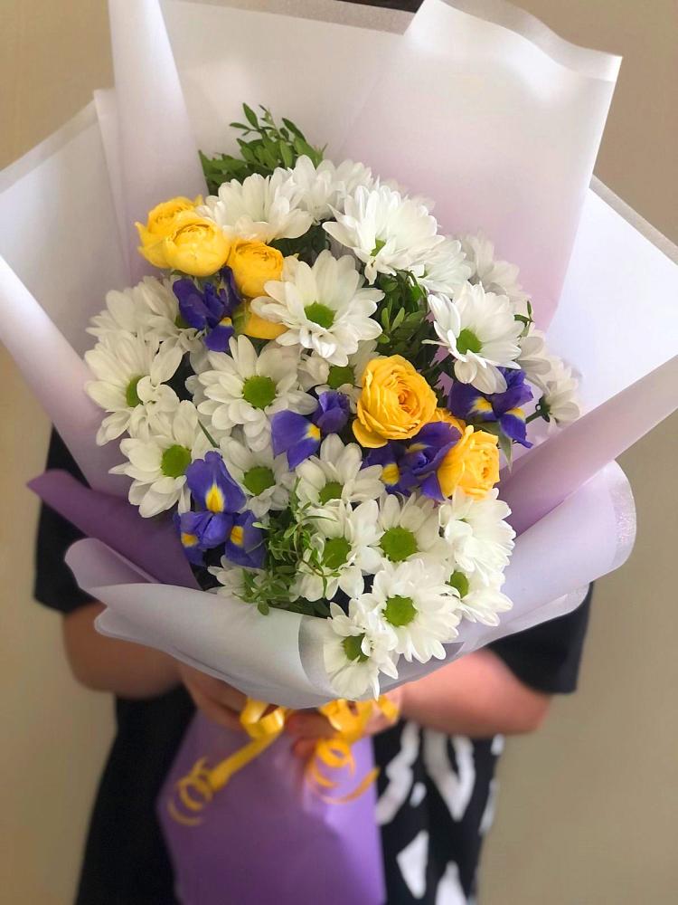 Букет цветов из: Ирисы, Хризантемы и Розы в Антипихе