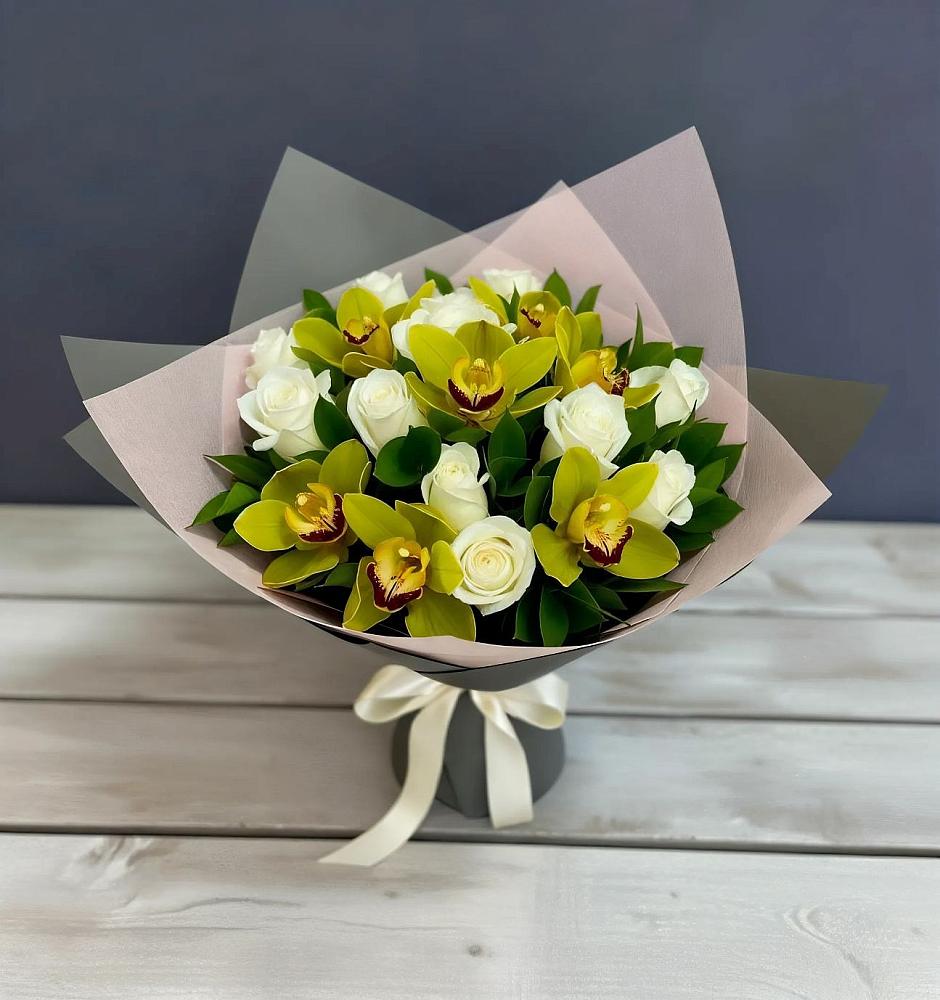 Букет цветов из: Орхидеи и Розы в Антипихе