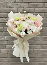 Букет цветов из:  Гвоздики, Розы, Лизиантусы и Хризантемы в Антипихе