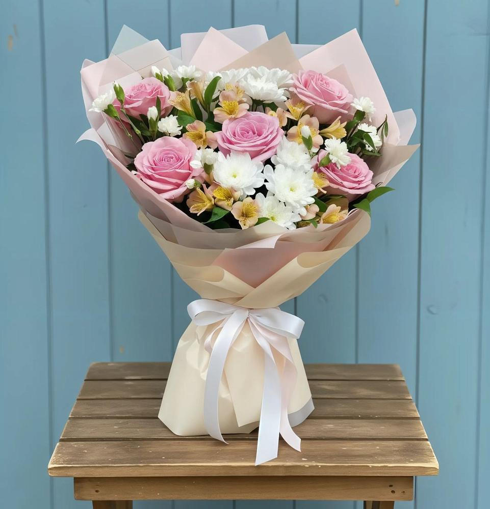 Букет цветов из: Гвоздики, Орхидеи и Розы в Антипихе