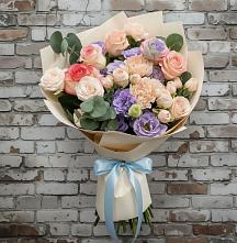 Букет цветов из:  Розы, Лизиантусы и Гвоздики в Антипихе