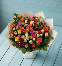 Букет Микс из разноцветных кустовых роз в Антипихе
