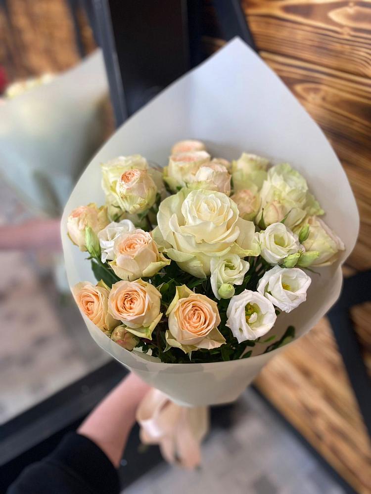 Букет цветов из: Розы и Лизиантусы в Антипихе