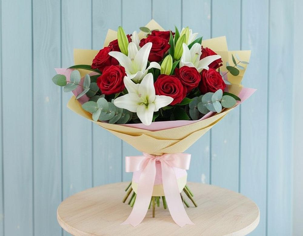 Букет цветов из: Лилии и Розы в Антипихе